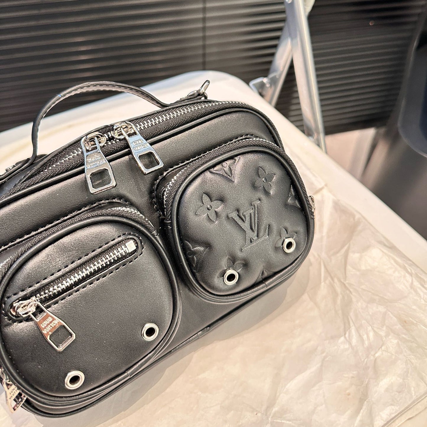 Lv fashion classic messenger bag XC24100801