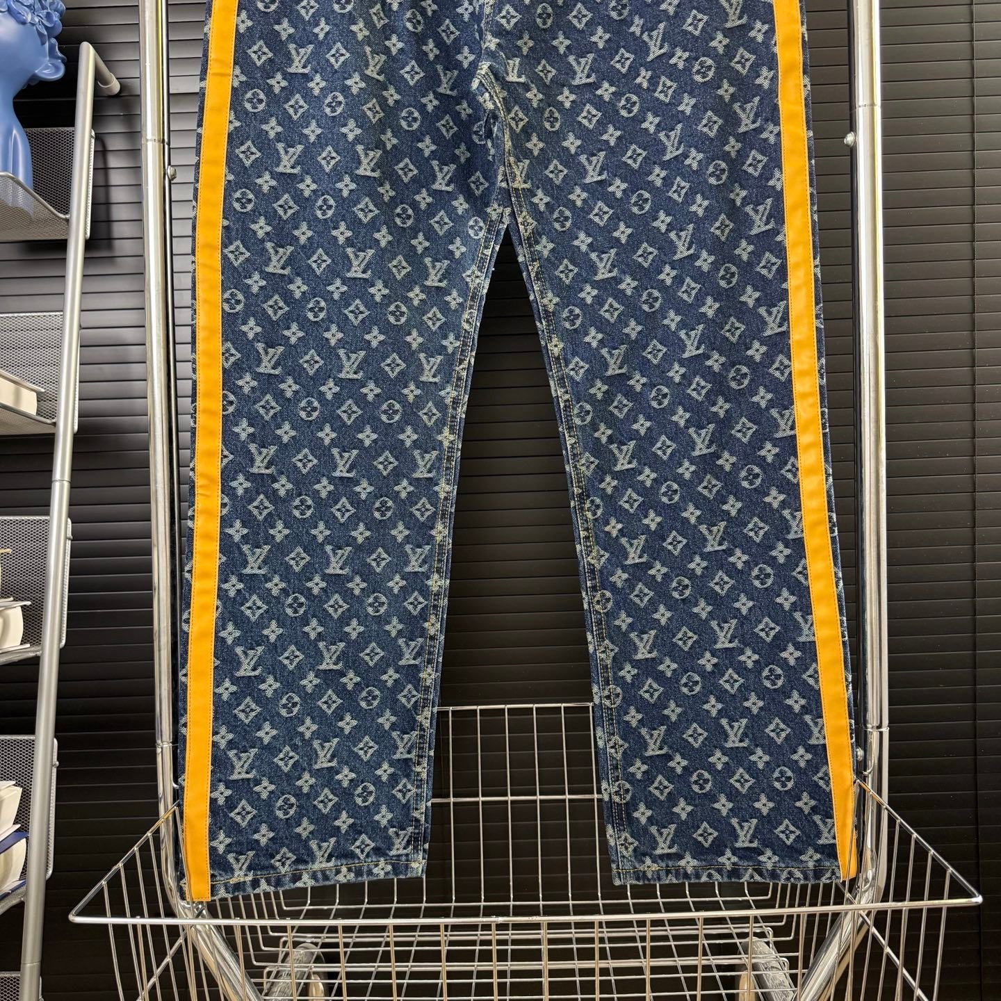 LV Cotton Pleated All Over Print Side Leather Jeans 1825042508