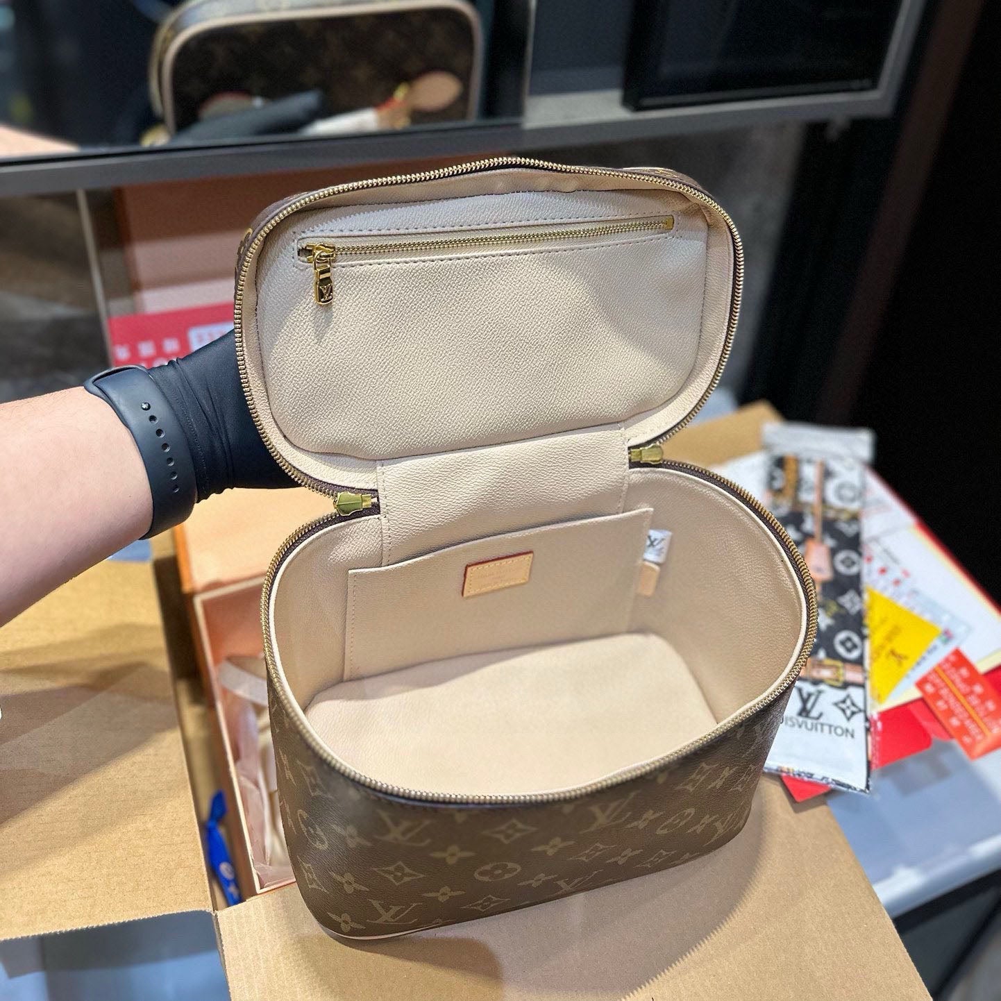 LV Cosmetic bag 1824111101