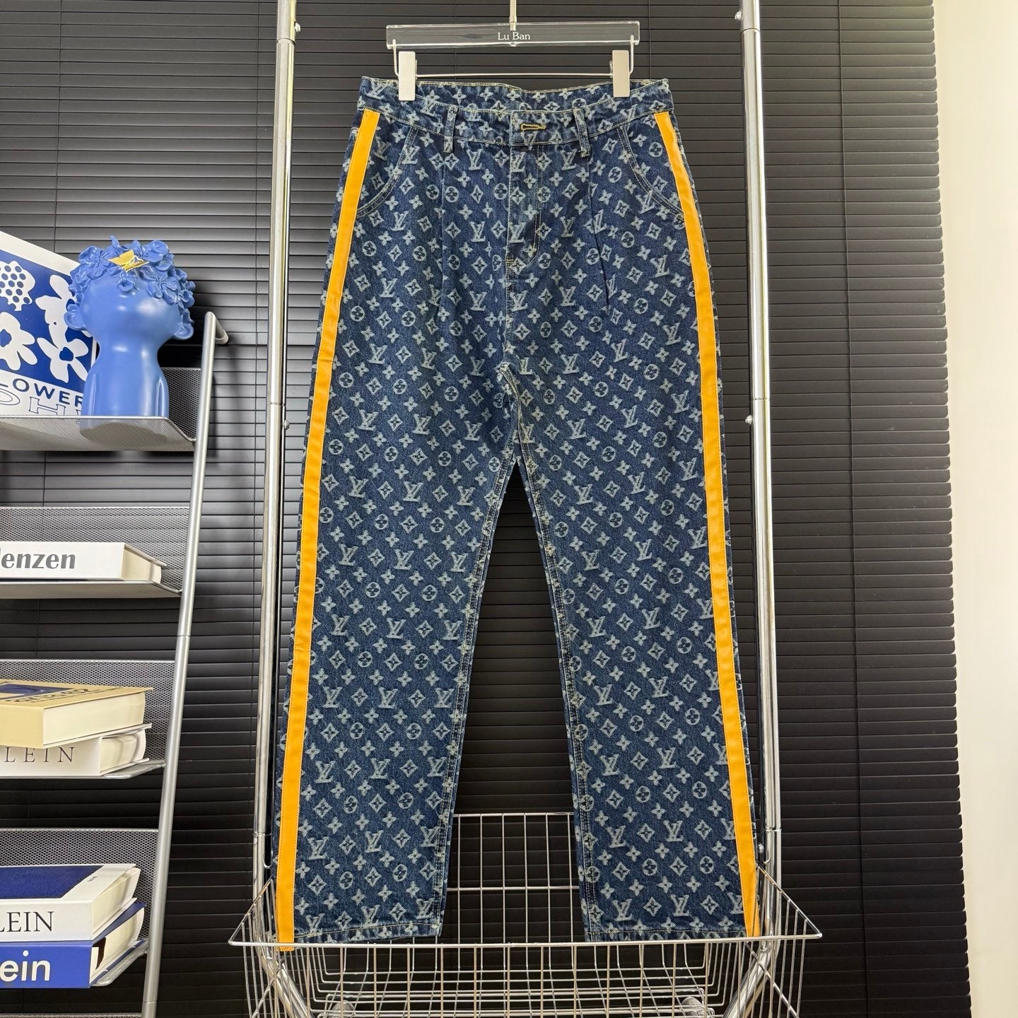 LV Cotton Pleated All Over Print Side Leather Jeans 1825042508
