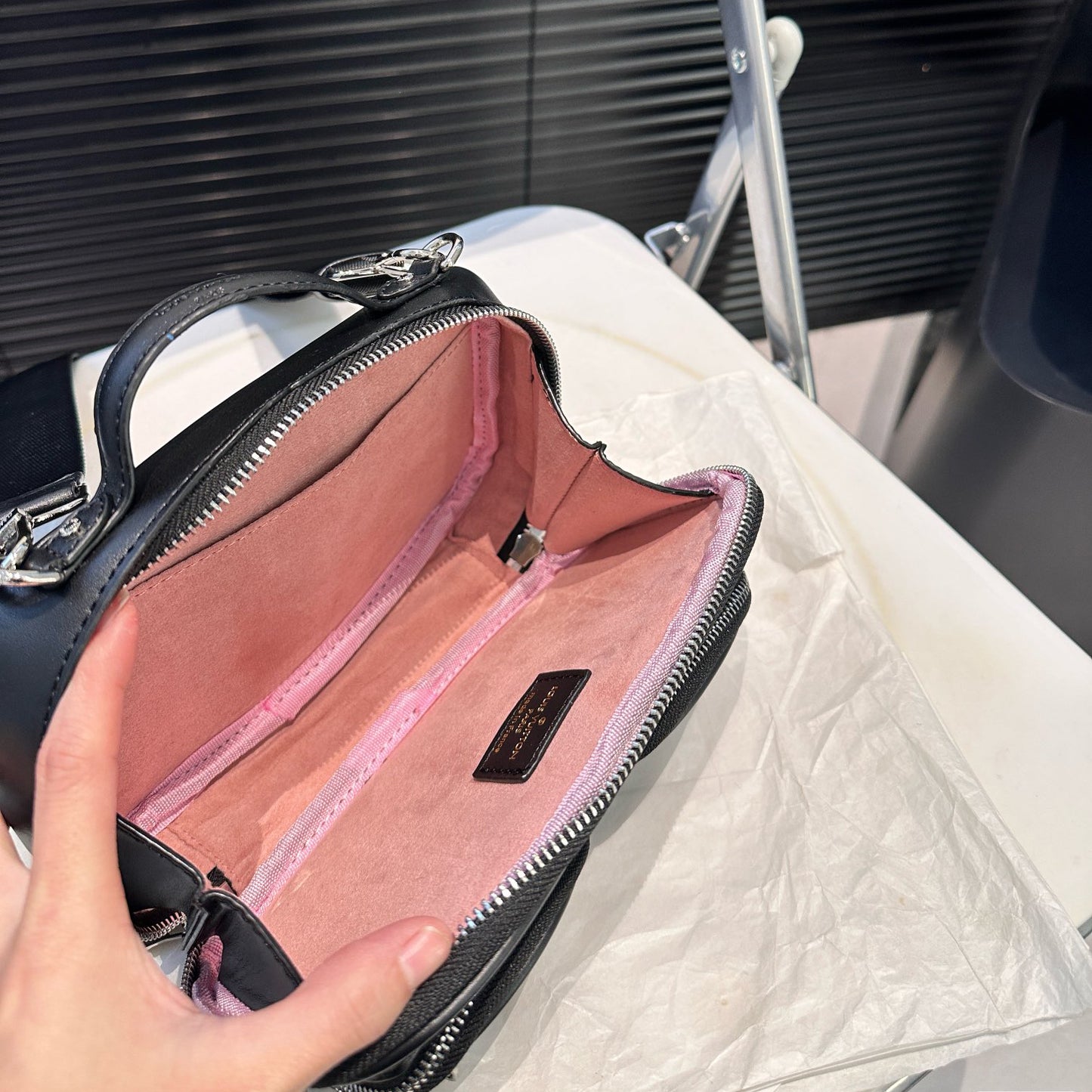 Lv fashion classic messenger bag XC24100801