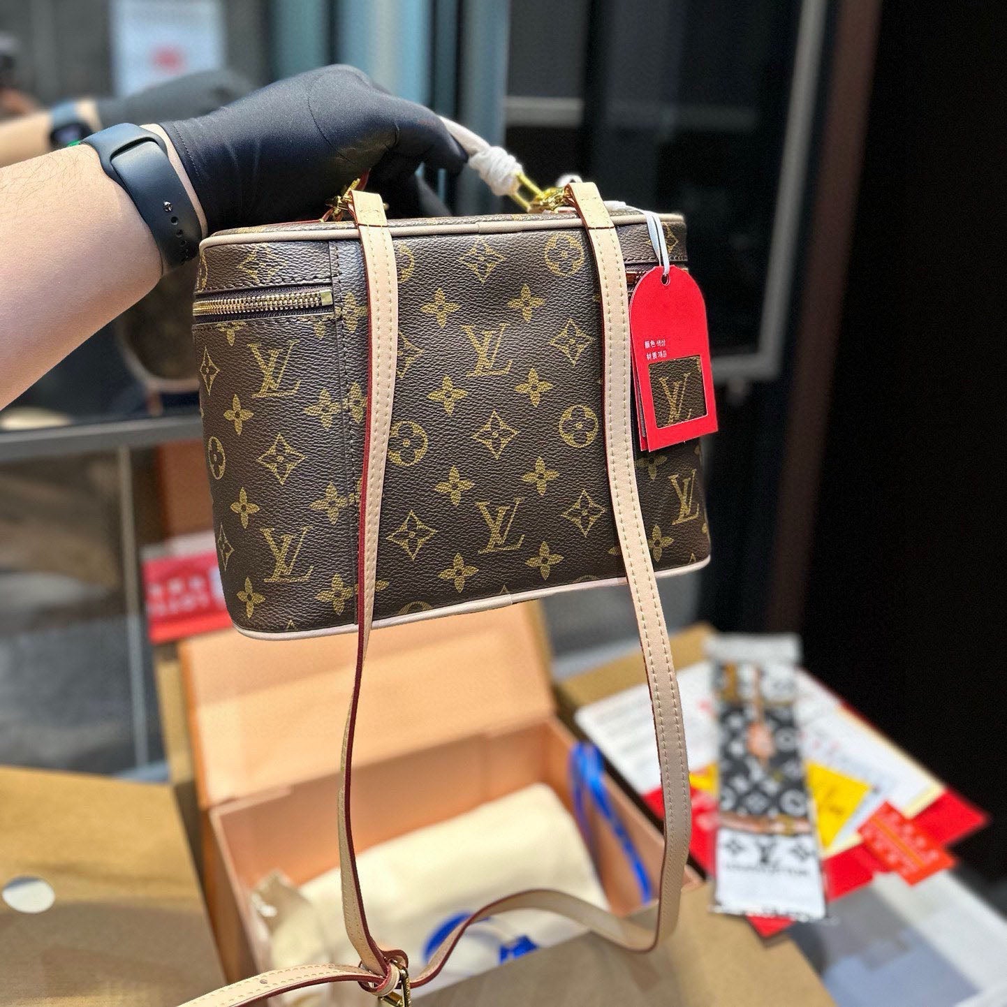 LV Cosmetic bag 1824111101