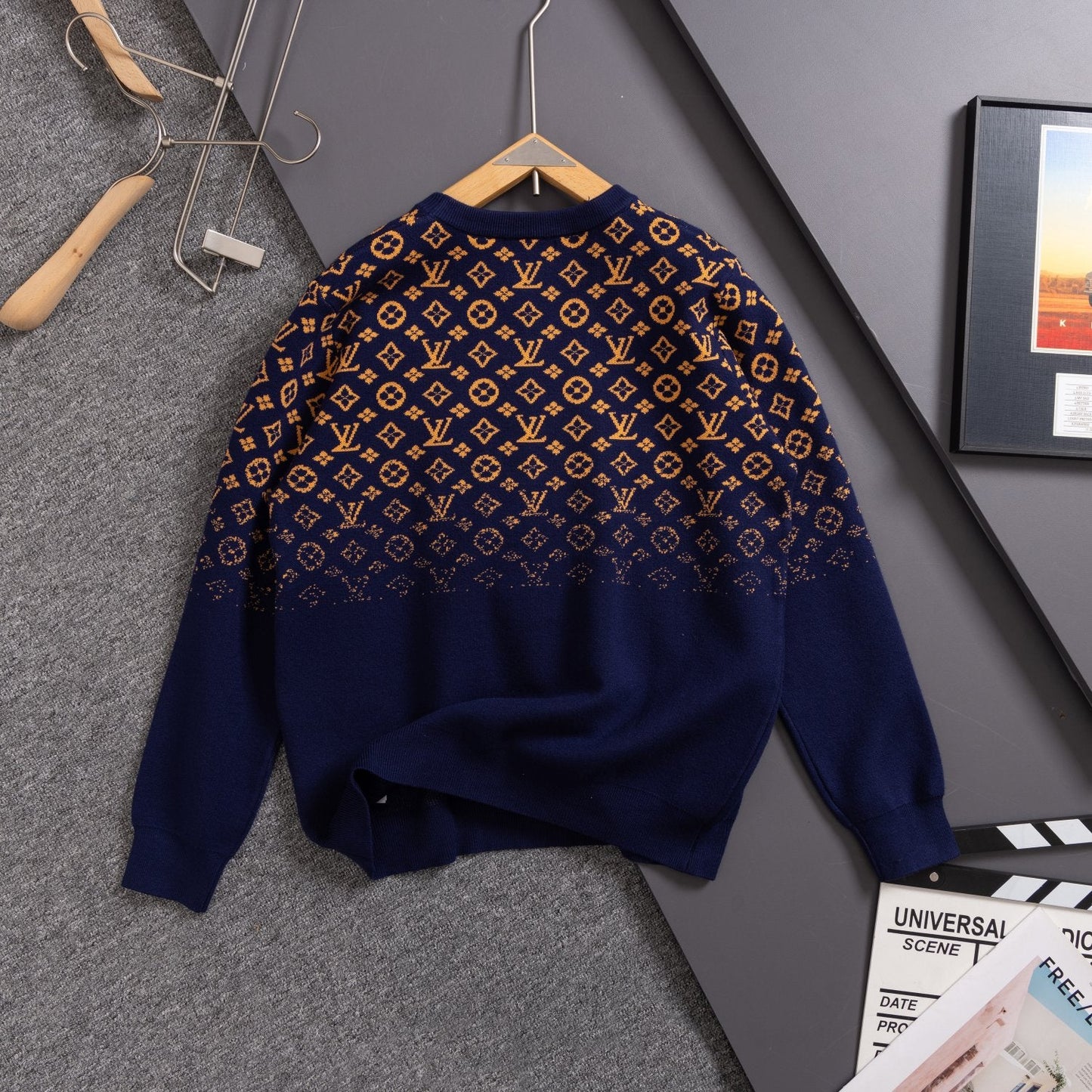 LV Gradient sweater 1824102102