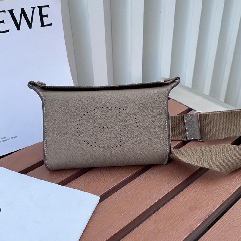 New Cowhide Unisex Chest Bag Casual Shoulder Messenger Bag 1024062711