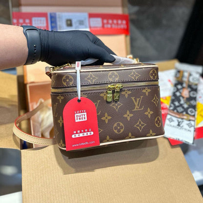 LV Cosmetic bag 1824111101