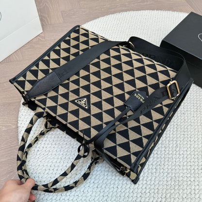 PR handbag 1824082611
