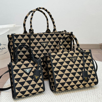 PR handbag 1824082611