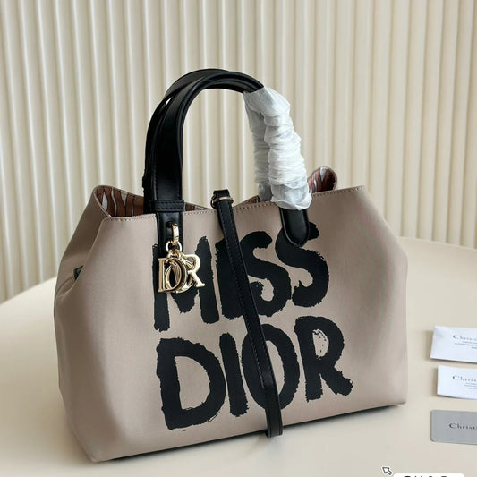 Toujours versatile commuting shopping bag 1024111210