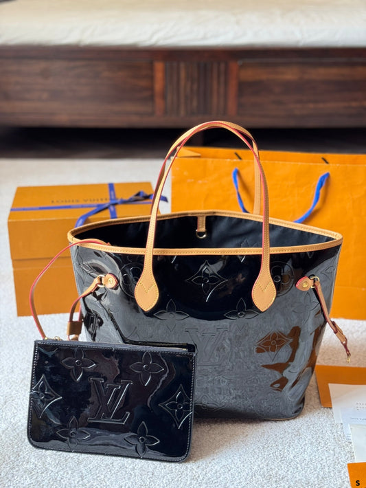 LV Patent Leather Neverfull  Tote 1825040904