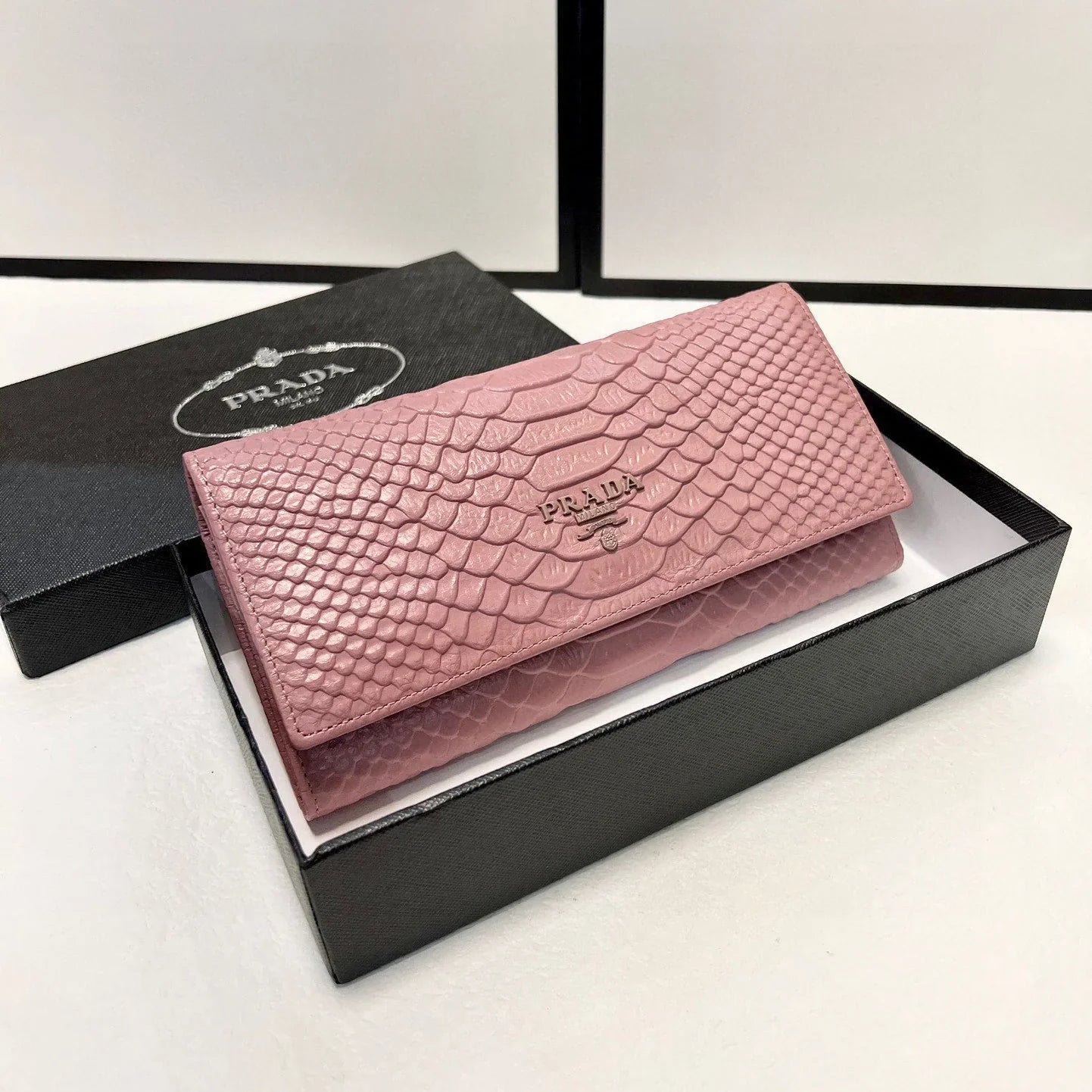 Classic Versatile Folding Wallet 1025021304