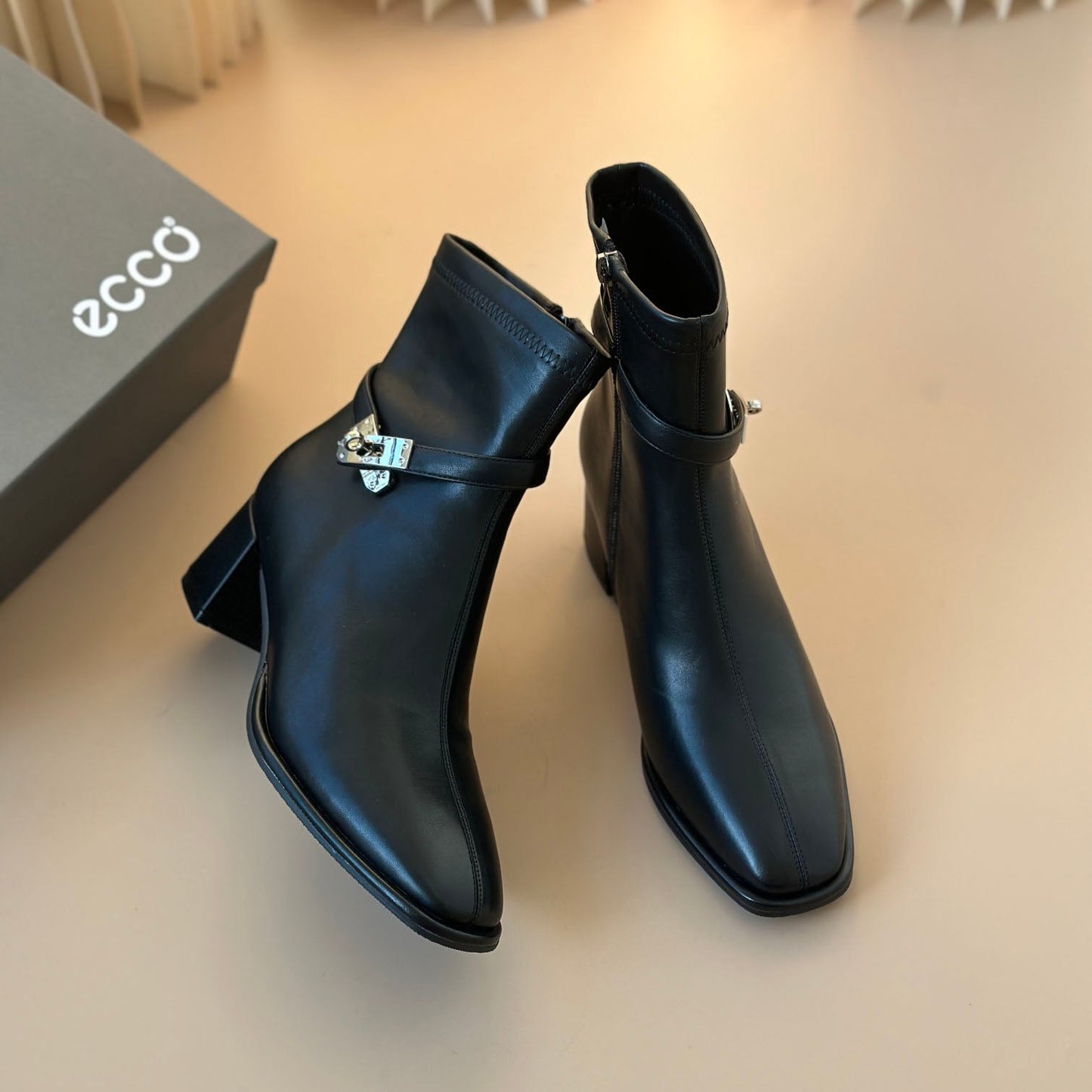 HM Square toe chunky heel leather short boots 1824101402