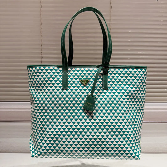 New fashionable and versatile tote bag 1025021305