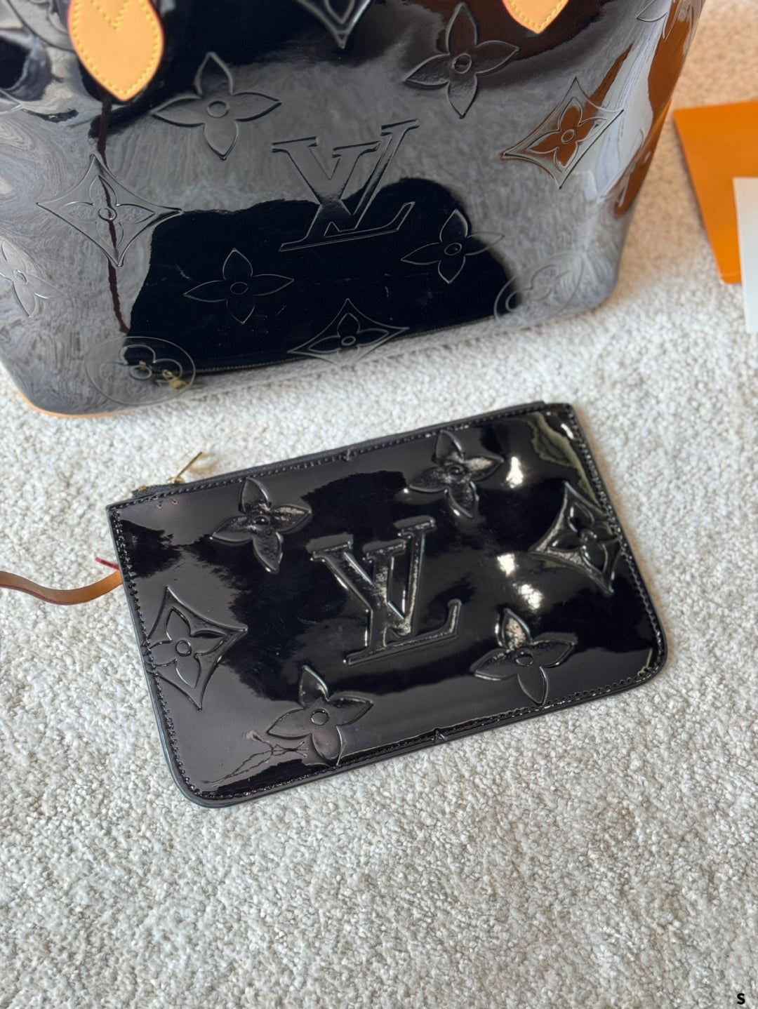 LV Patent Leather Neverfull  Tote 1825040904