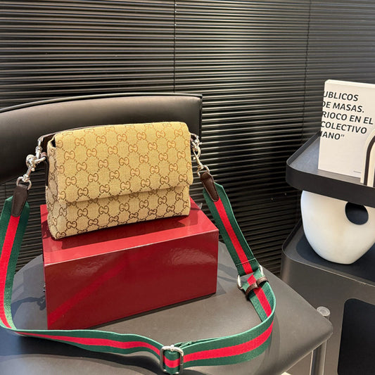 GG Small crossbody bag with Web 1825032701