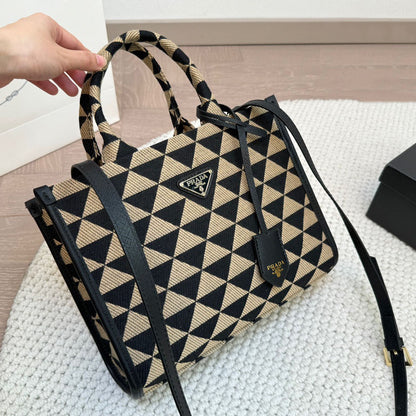PR handbag 1824082611