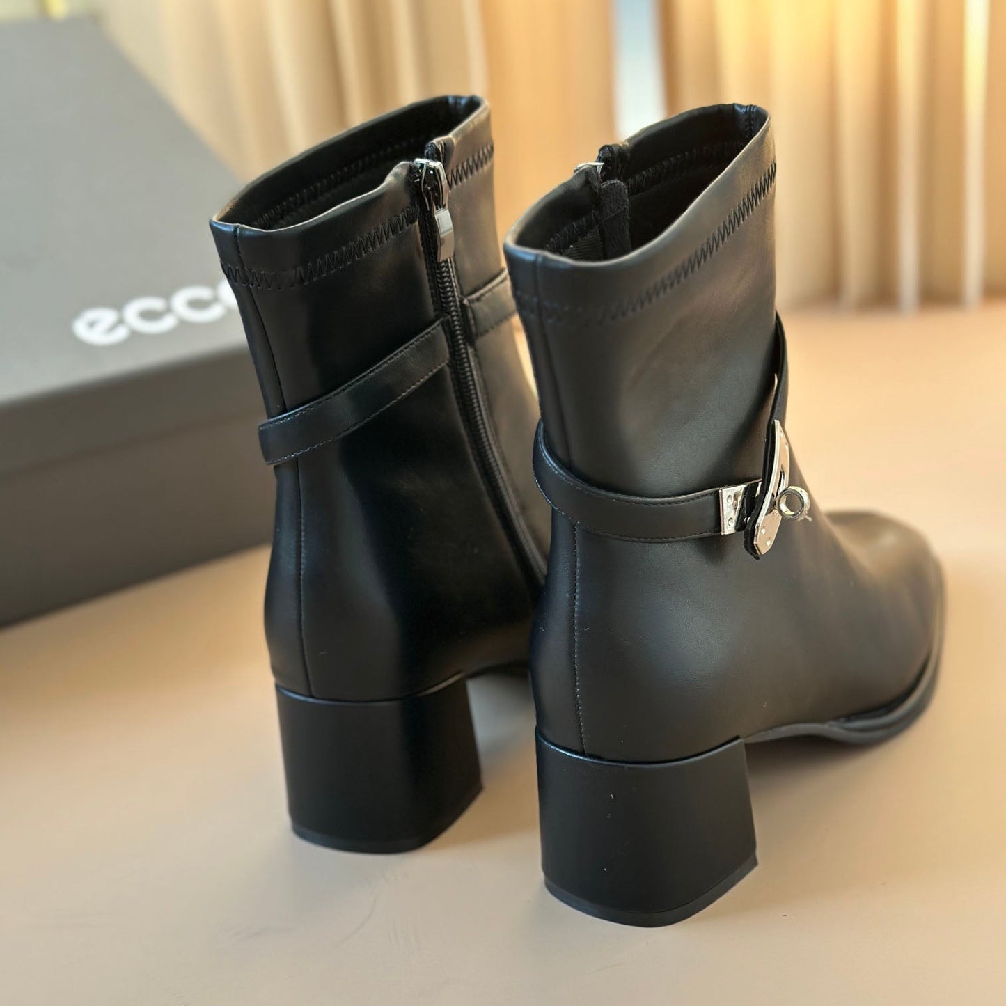 HM Square toe chunky heel leather short boots 1824101402