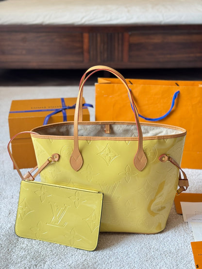 LV Patent Leather Neverfull  Tote 1825040904