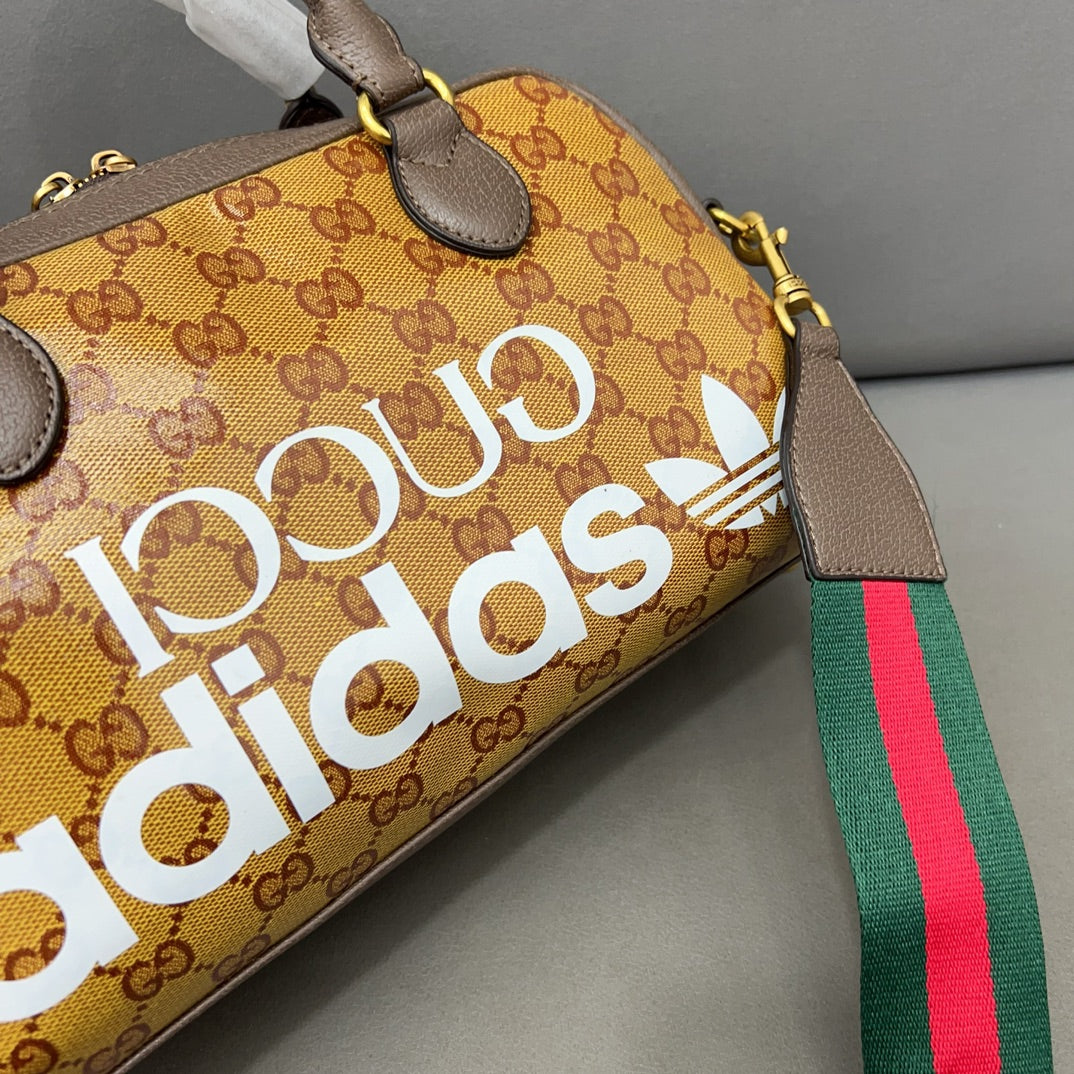 Co-branded mini travel bag, handbag, crossbody bag 1824042103