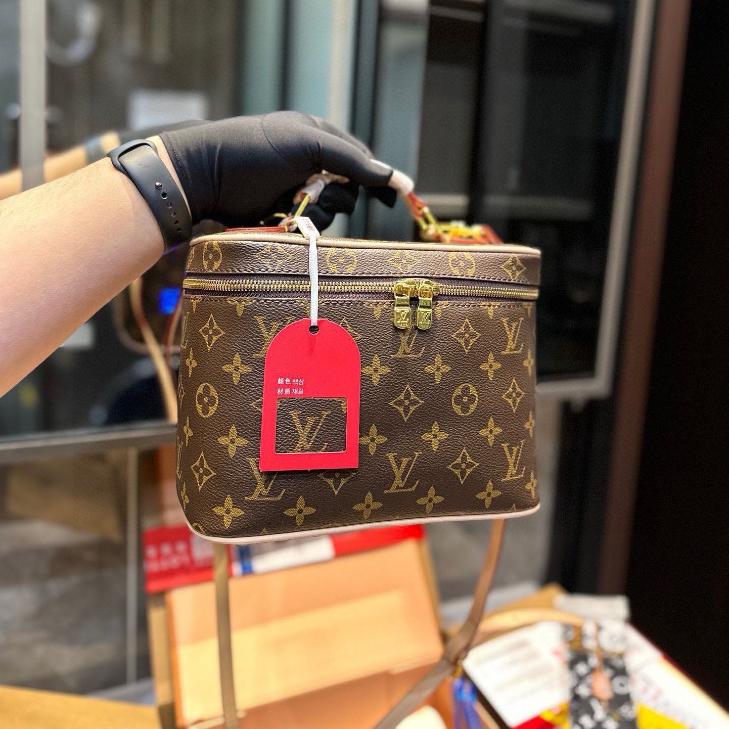 LV Cosmetic bag 1824111101