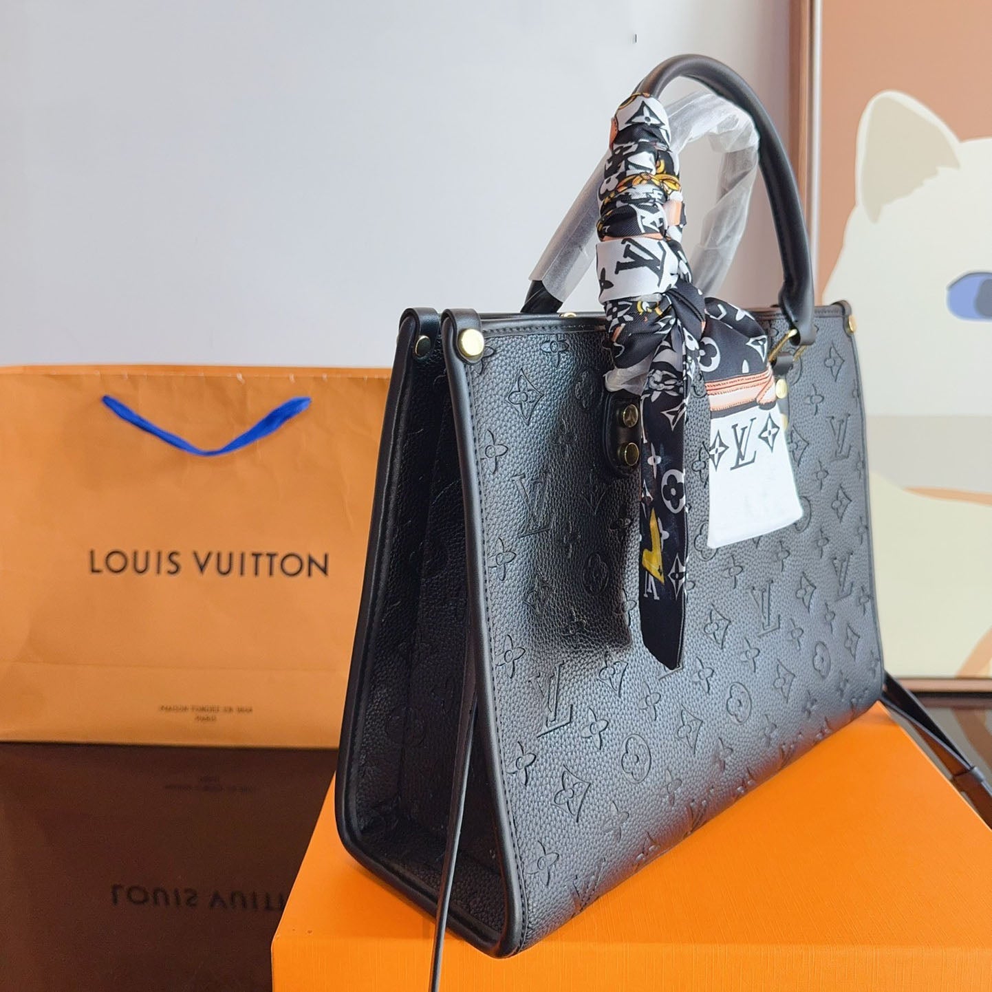L embossed tote bag XC24092522