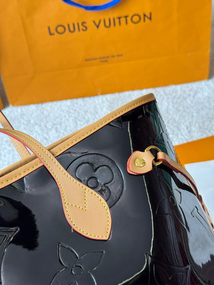 LV Patent Leather Neverfull  Tote 1825040904