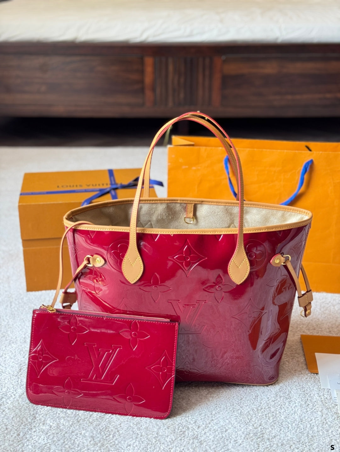 LV Patent Leather Neverfull  Tote 1825040904