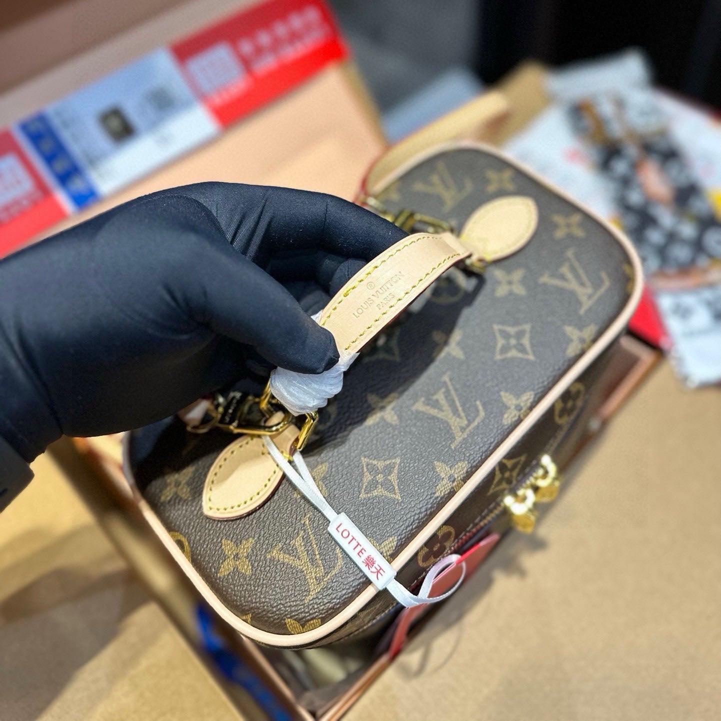 LV Cosmetic bag 1824111101