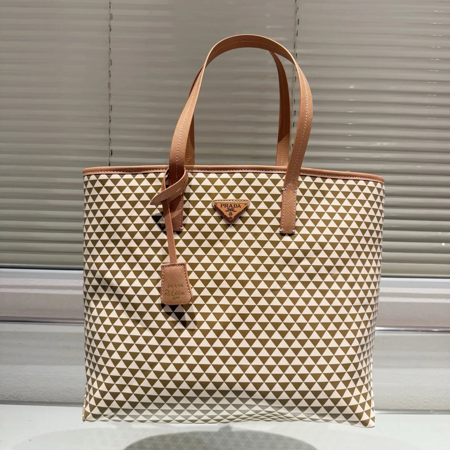 New fashionable and versatile tote bag 1025021305