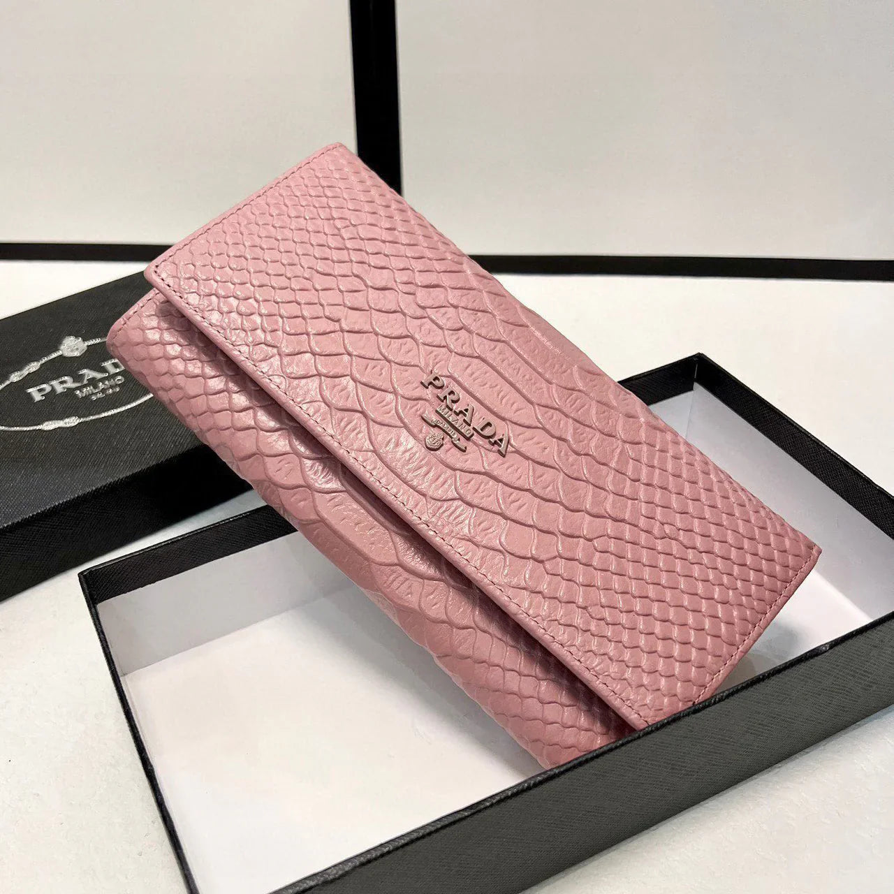 Classic Versatile Folding Wallet 1025021304