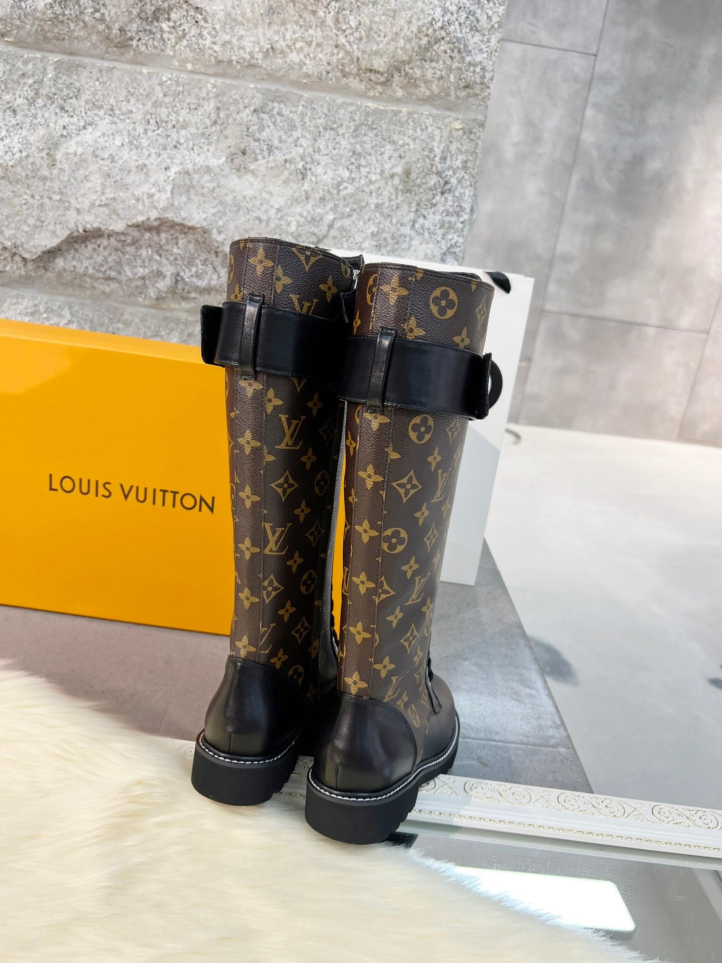 LV 24 autumn and winter adjustable Velcro boots 1824112601