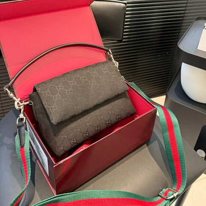 GG Small crossbody bag with Web 1825032701