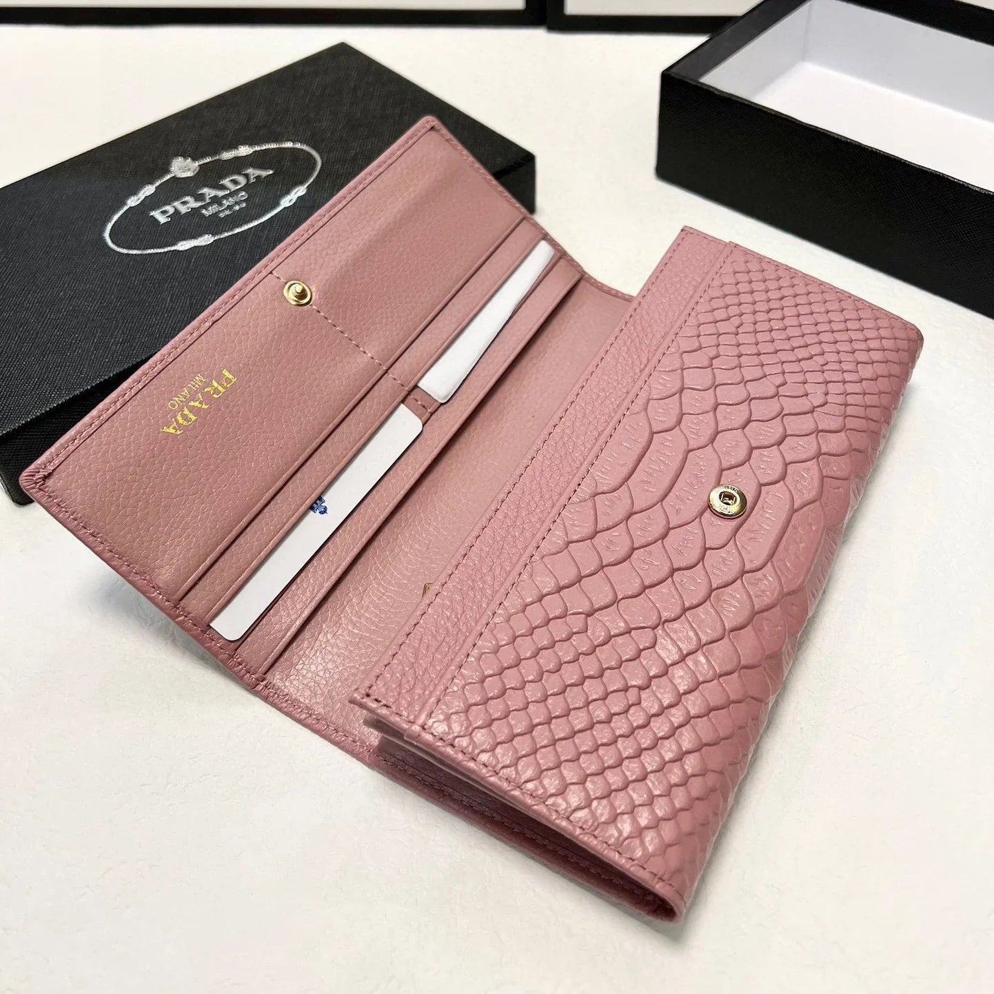Classic Versatile Folding Wallet 1025021304