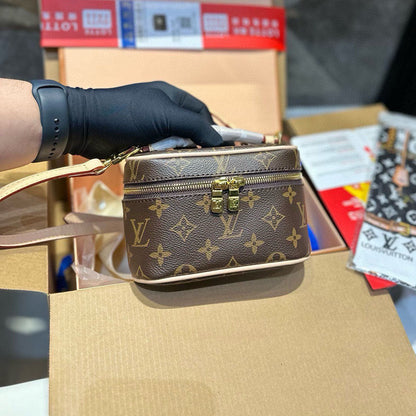 LV Cosmetic bag 1824111101