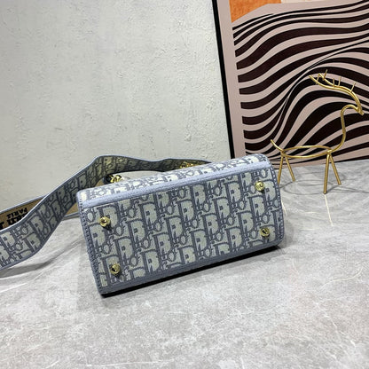 Alphabet Diana Bag XC16053101