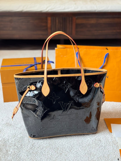 LV Patent Leather Neverfull  Tote 1825040904