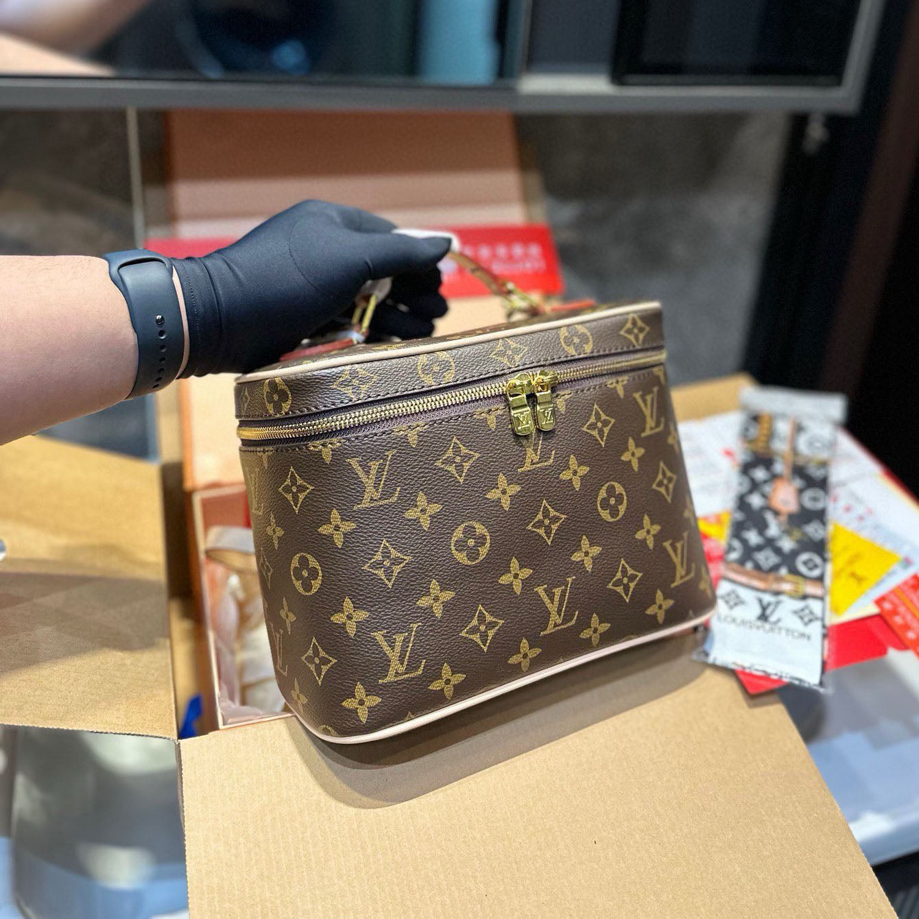 LV Cosmetic bag 1824111101