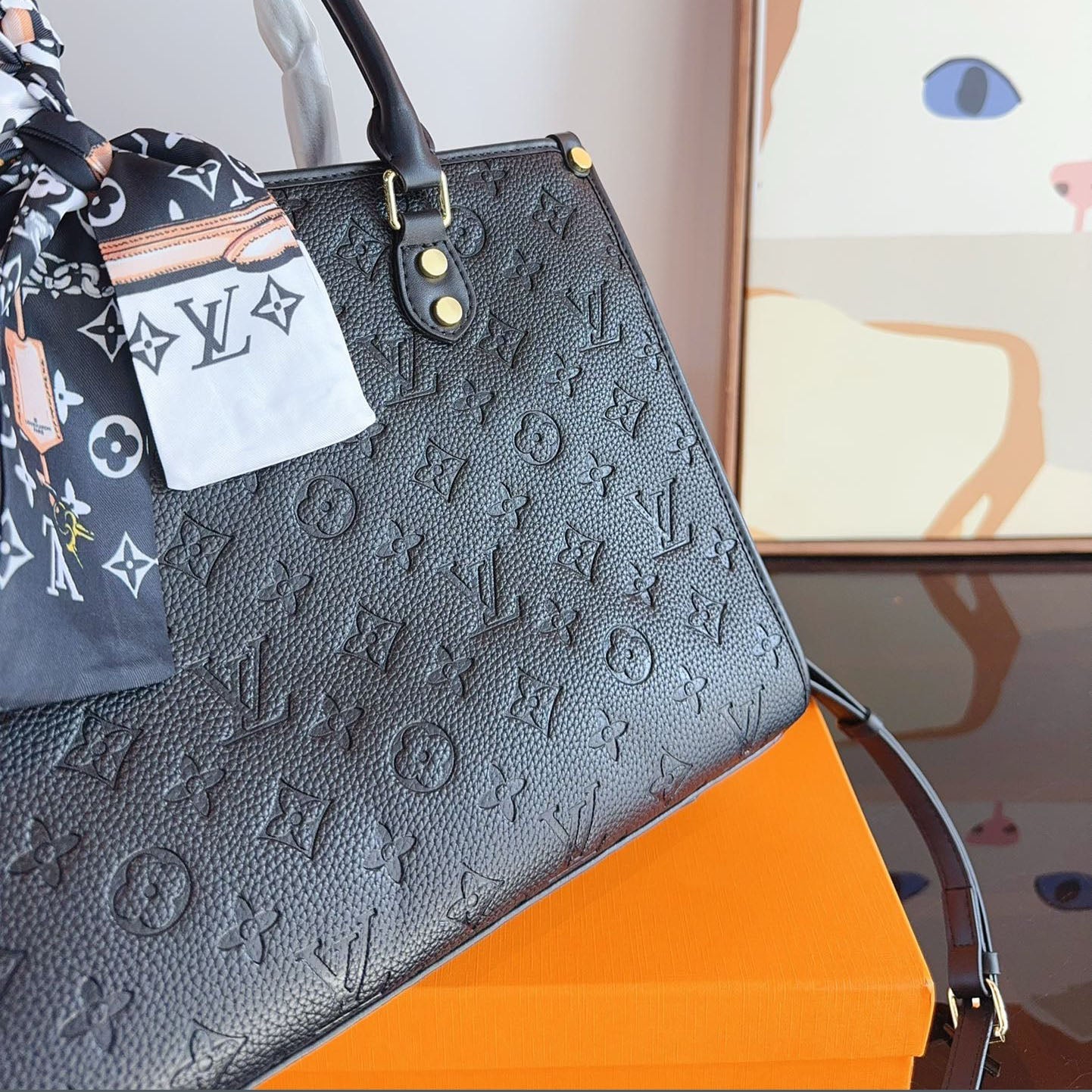 L embossed tote bag XC24092522