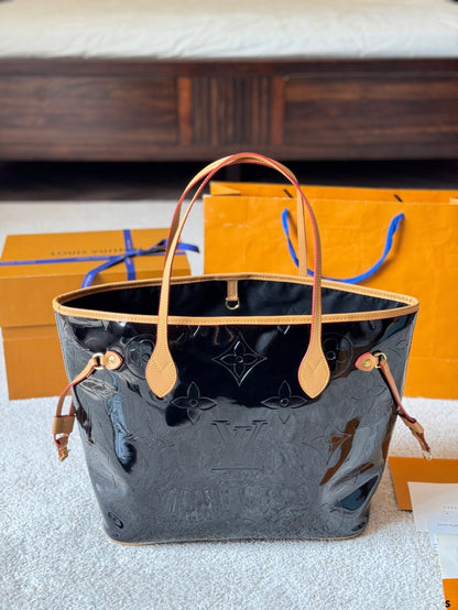 LV Patent Leather Neverfull  Tote 1825040904