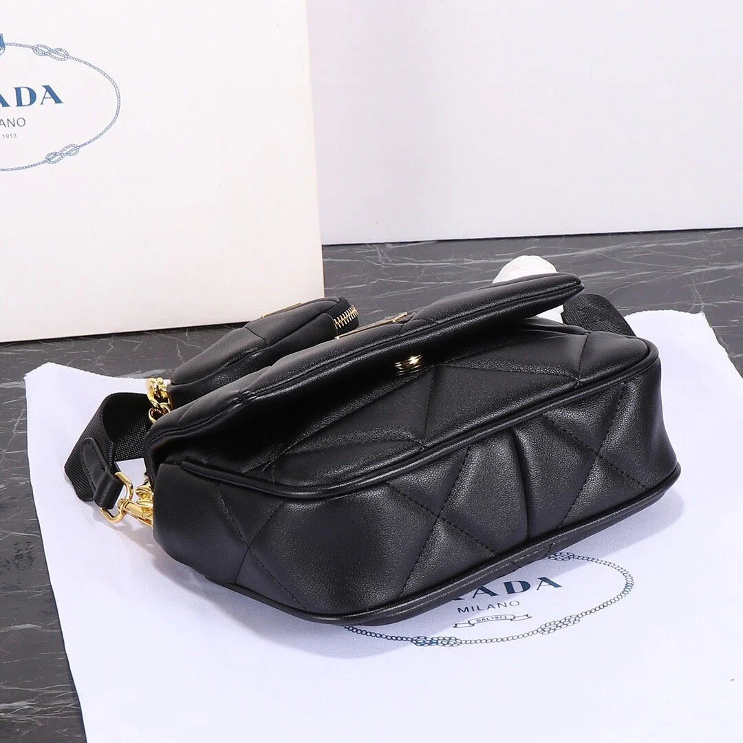 Classic and versatile crossbody bag 1024011806