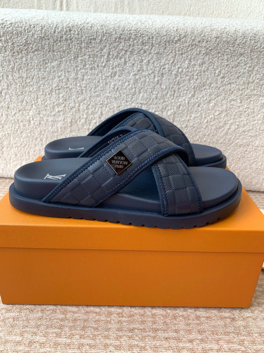 LV Beach slippers 1825052202